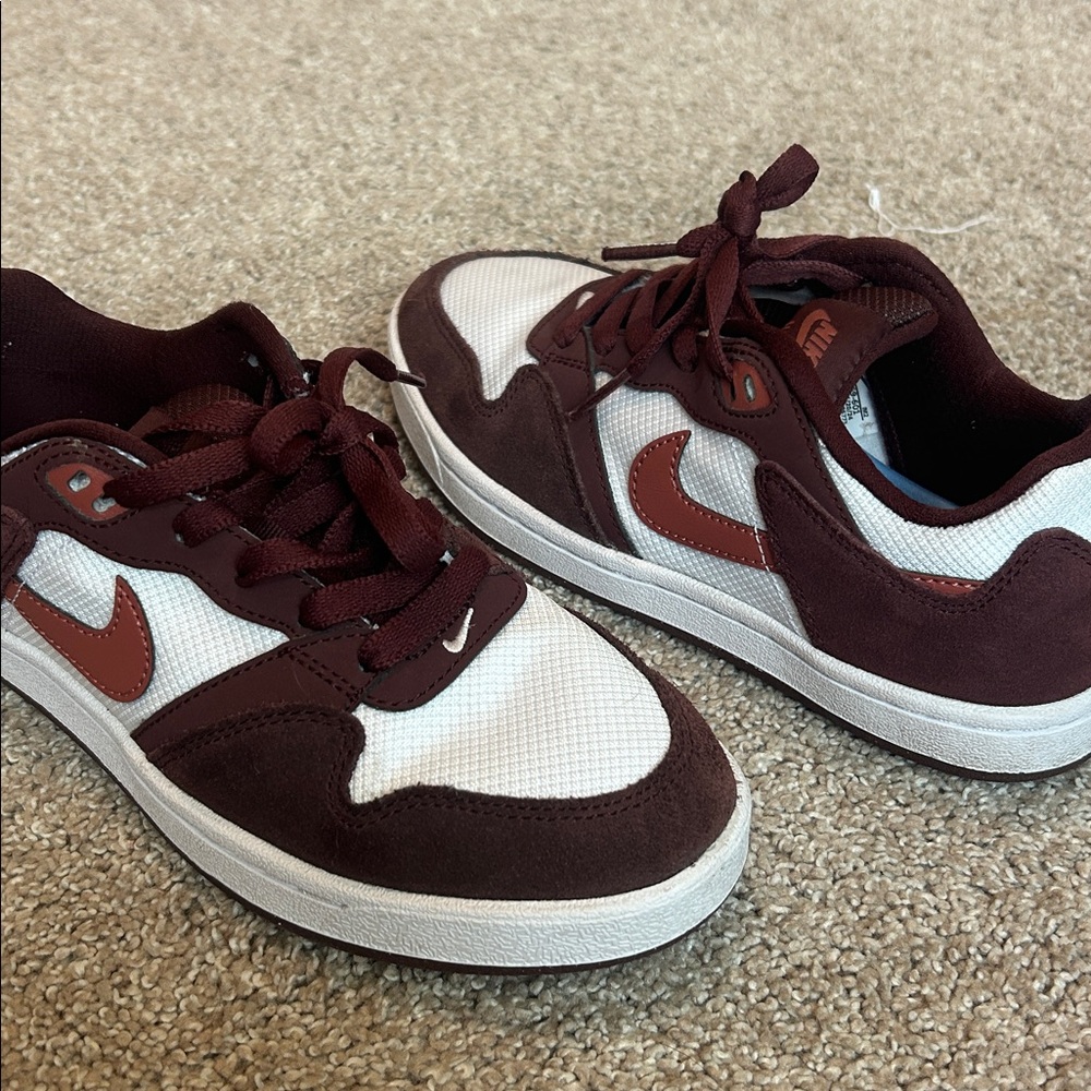 Nike SB Women's Low Top Red/Maroon White Skateboarding Shoes Size 6 CQ0369-601